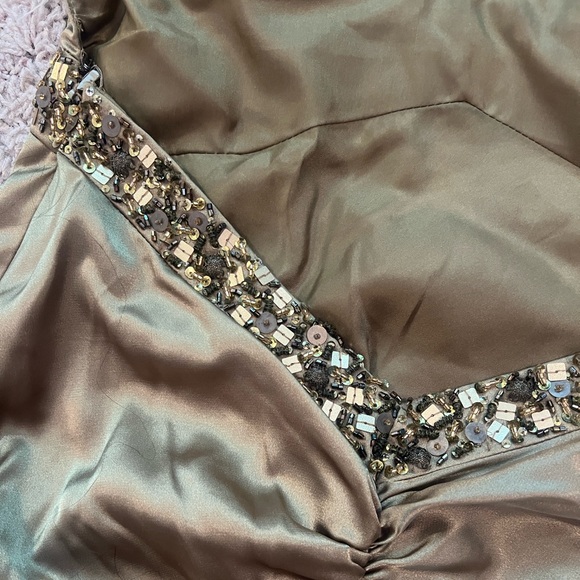 Green Evening Gown - Picture 5 of 9